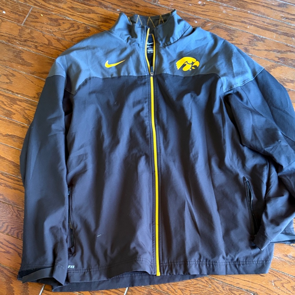 Nike Men’s Black & Gray Windbreaker with Yellow Accents and Iowa Hawkeyes Logo